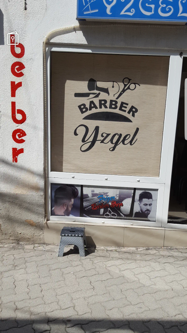 Dritarja e berberhanes me logo BARBER Yzgel dhe shkronja berber